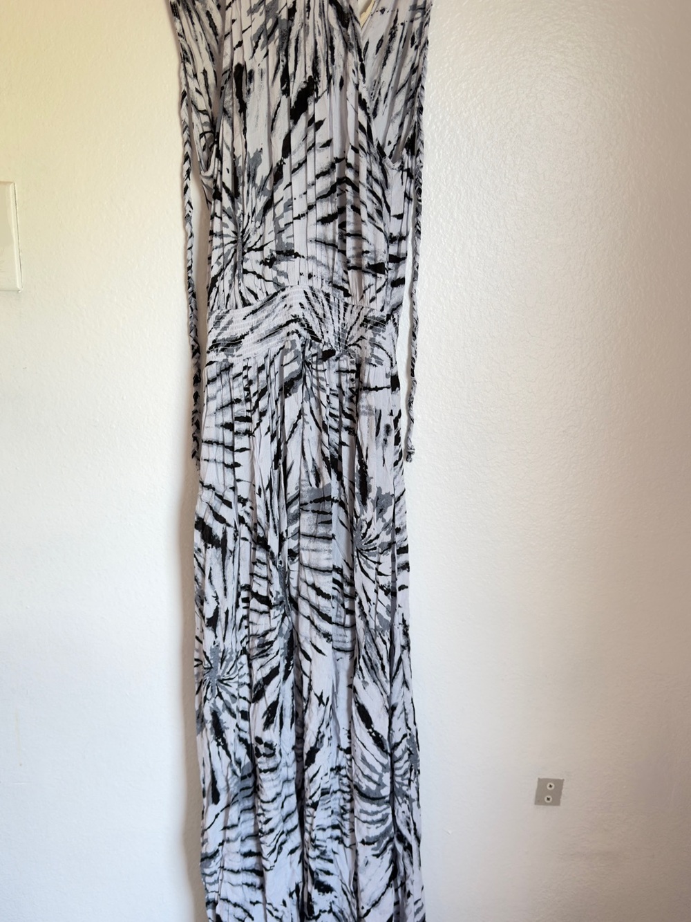 Love Stitch Black & White Tropical Print Maxi Dress | Size Small